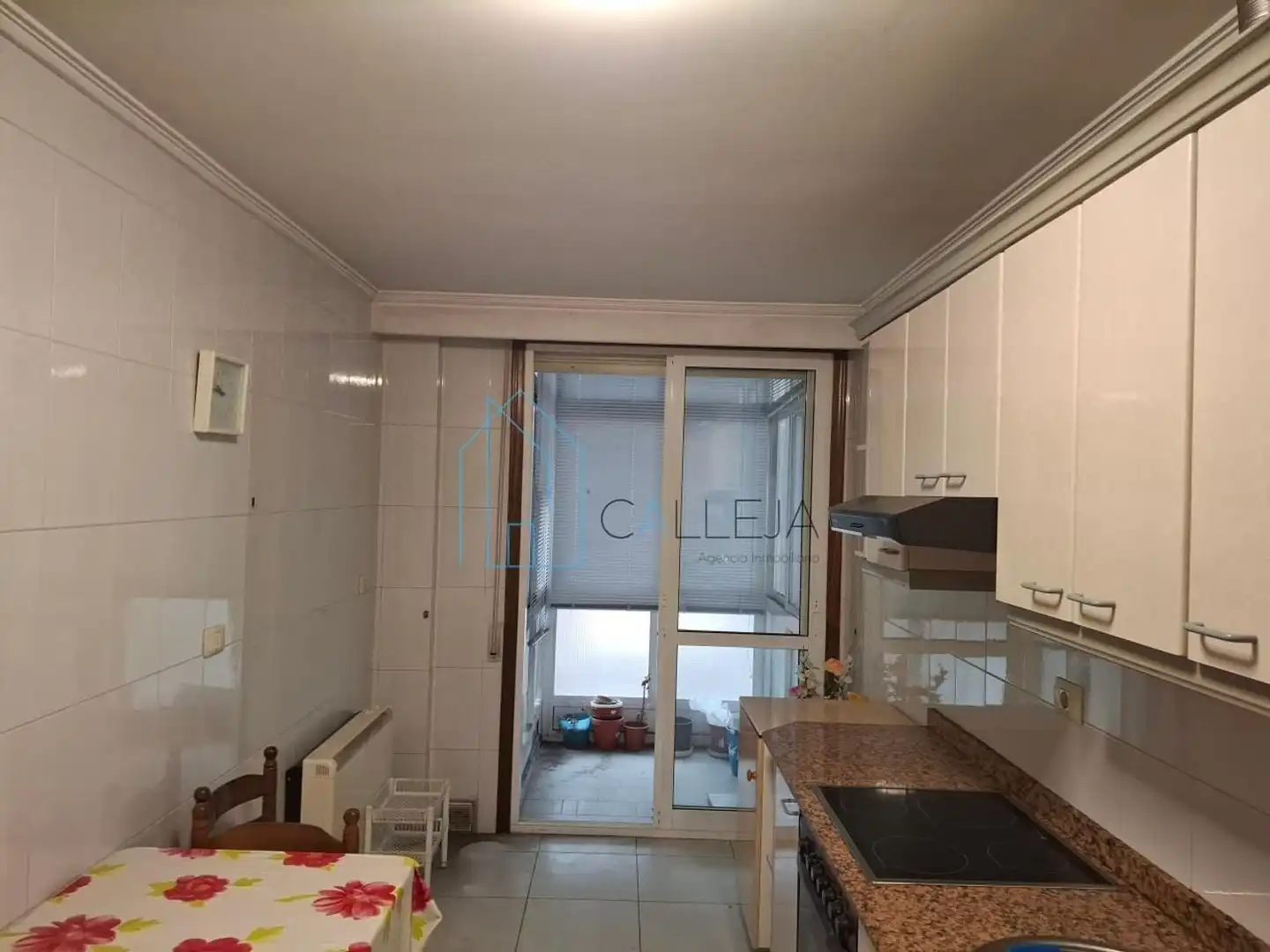 Cocina de Piso en venta en Ourense Capital  con Calefacción, Trastero y Amueblado