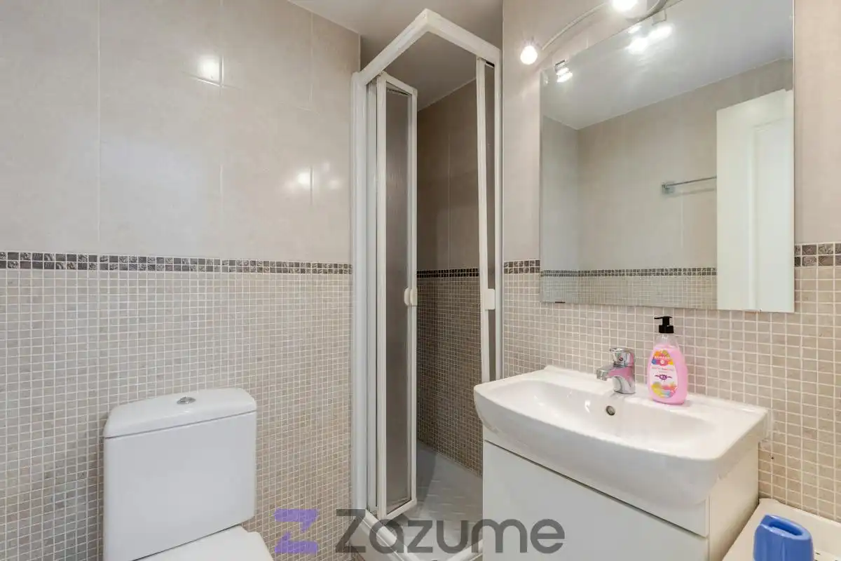 Badezimmer von Wohnung zur Miete in Madrid mit Klimaanlage, Heizung und Parkett
