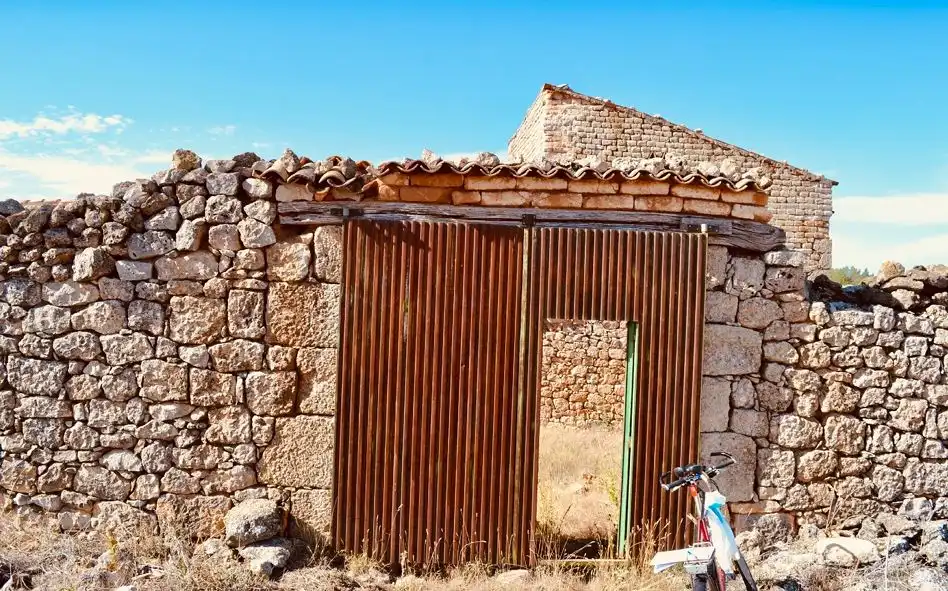 Vista exterior de Finca rústica en venta en Iglesiarrubia con Jardín privado