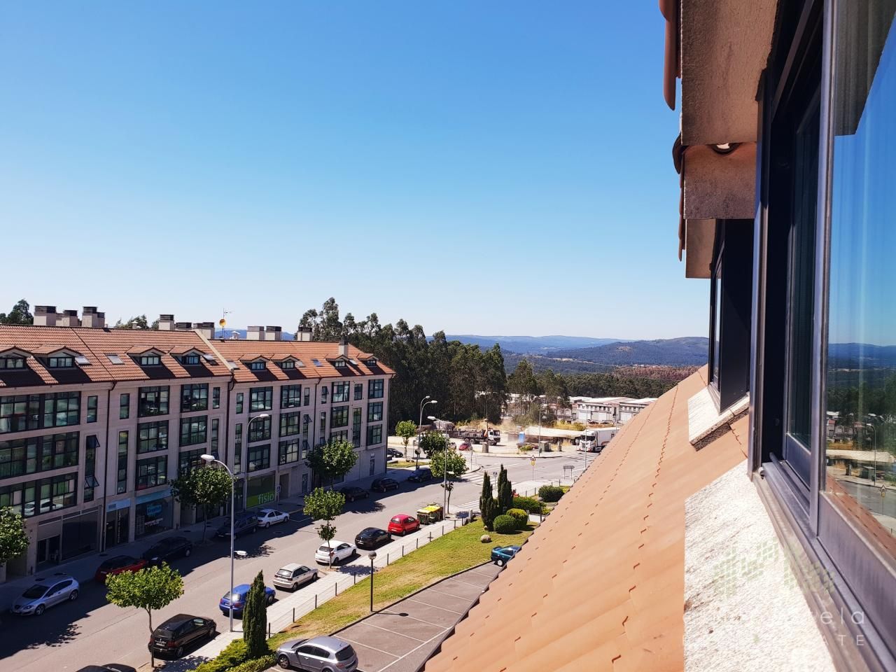 Vista exterior de Àtic de lloguer en Ames amb Calefacció i Traster