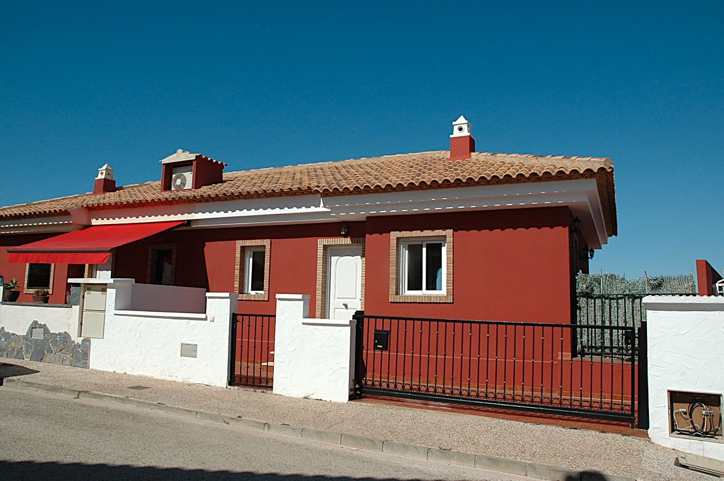 Vista exterior de Casa adosada en venda en Cartagena amb Aire condicionat, Calefacció i Terrassa