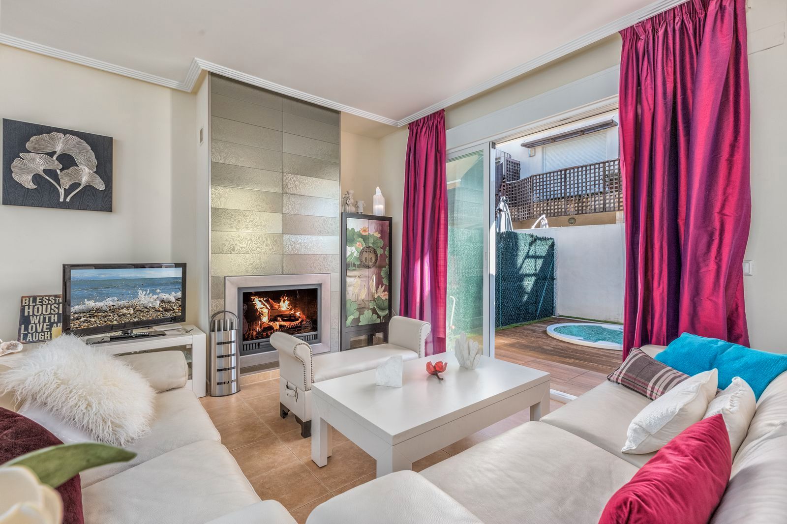 Sala d'estar de Casa adosada en venda en Mijas amb Aire condicionat, Jardí privat i Terrassa
