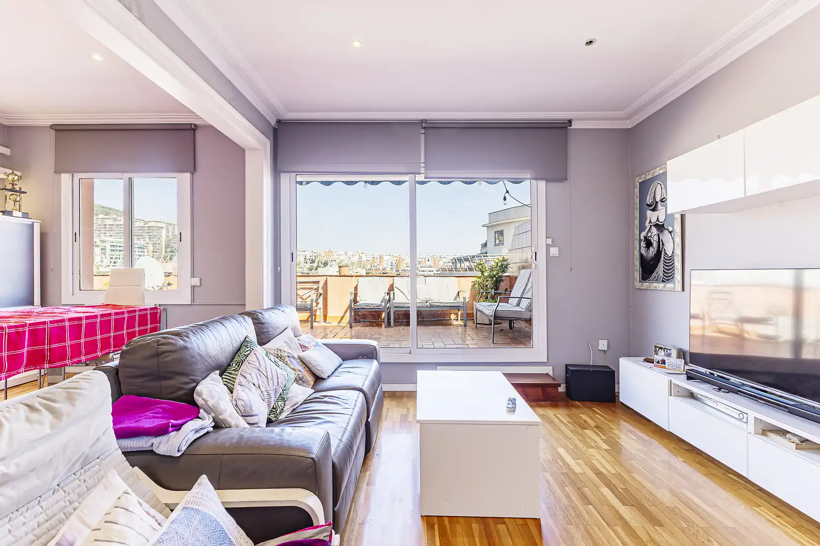 Wohnzimmer von Dachboden zum Verkauf in Barcelona mit Klimaanlage, Heizung und Parkett