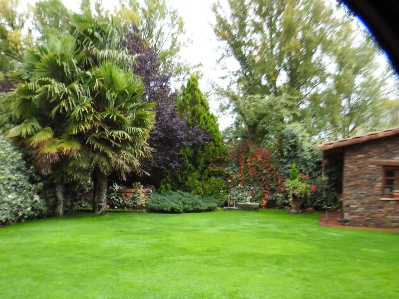 Jardí de Casa adosada en venda en San Andrés del Rabanedo amb Aire condicionat, Calefacció i Jardí privat