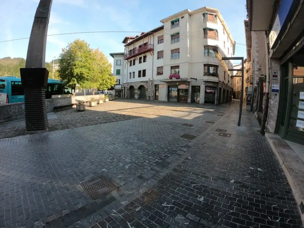 Vista exterior de Local en venta en Deba