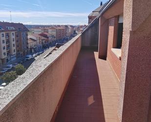 Vista exterior de Apartament en venda en Benavente amb Terrassa