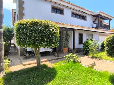 Chalet con balcón en venta en La Laguna