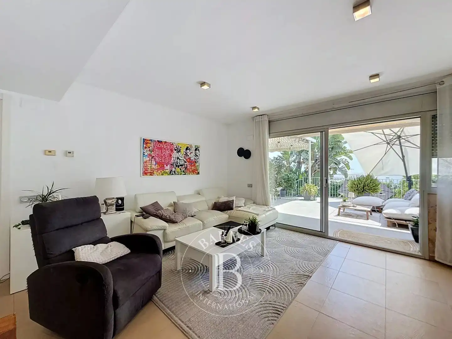 Sala de estar de Casa adosada en venta en Mataró con Aire acondicionado, Calefacción y Jardín privado