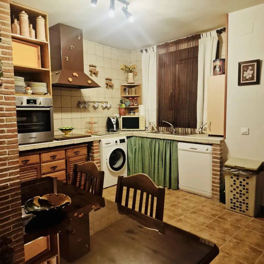 Cuina de Casa o xalet en venda en Erustes amb Aire condicionat