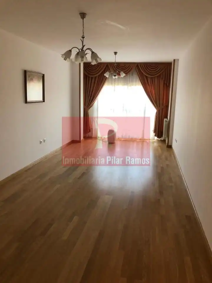 Sala de estar de Piso en venta en Carrizo con Calefacción, Parquet y Trastero