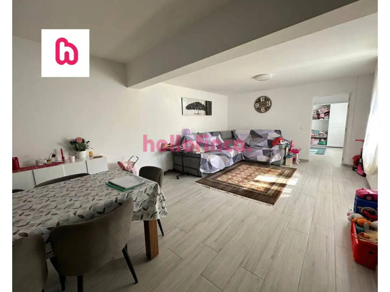Sala d'estar de Casa adosada en venda en Sant Pere de Torelló, Barcelona