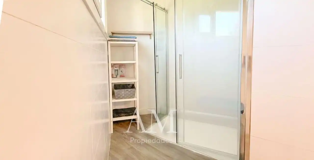 Bany de Dúplex en venda en Nigrán amb Terrassa, Traster i Moblat