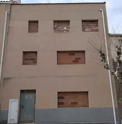 Außenansicht von Gebäude zum Verkauf in La Llacuna