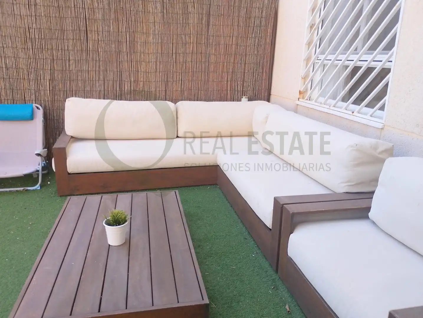 Terrasse von Erdgeschoss zur Miete in El Campello mit Klimaanlage, Privatgarten und Möbliert