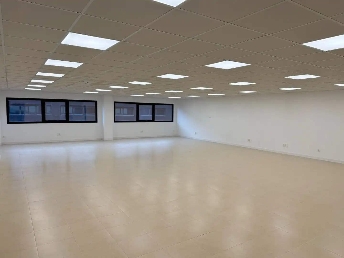 Büro zum Verkauf in Beniparrell mit Klimaanlage, Heizung und Balkon