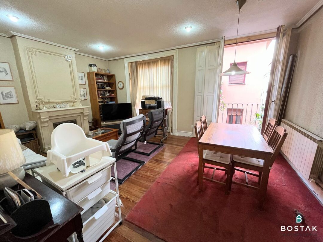 Sala d'estar de Pis en venda en Bilbao  amb Calefacció, Traster i Moblat
