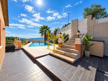Casa amb balcó en venda a Castellbisbal