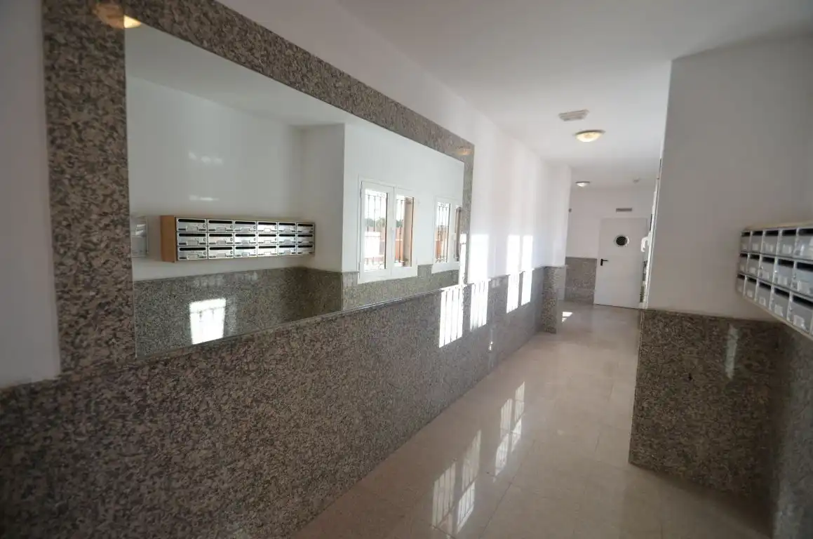 Piso de alquiler en Roquetas de Mar con Terraza, Amueblado y Piscina comunitaria