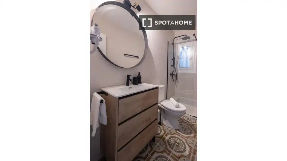 Baño de Piso de alquiler en Valencia con Aire acondicionado, Calefacción y Amueblado