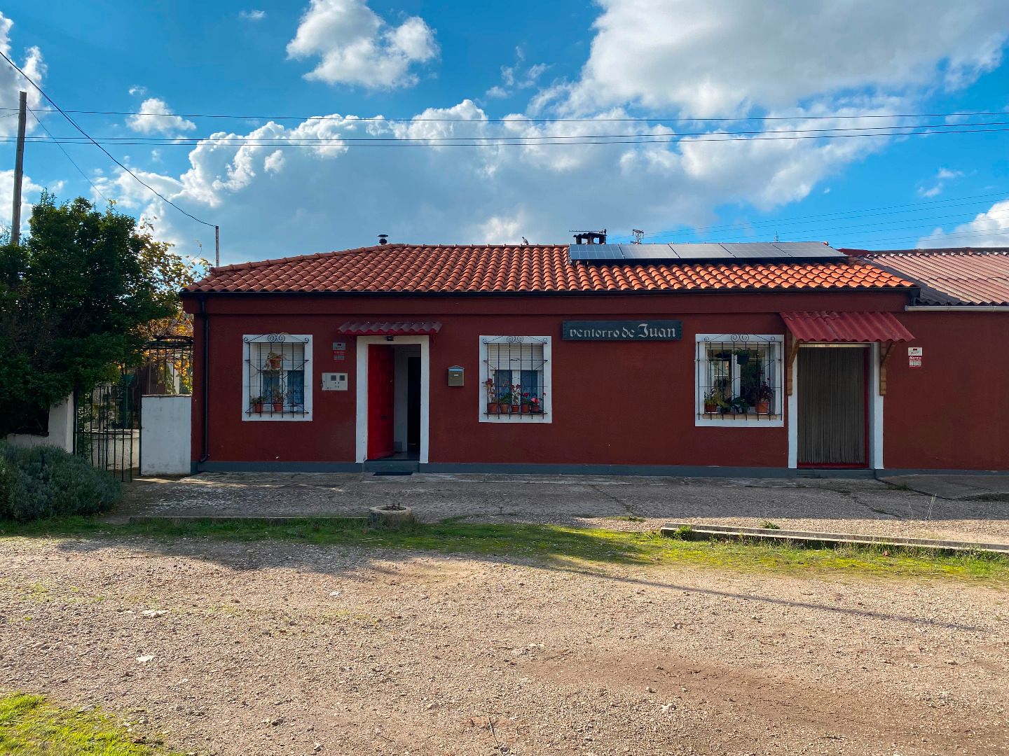 Exterior view of House or chalet for sale in Burgos Capital  with Parquet flooring, Storage room and Furnished