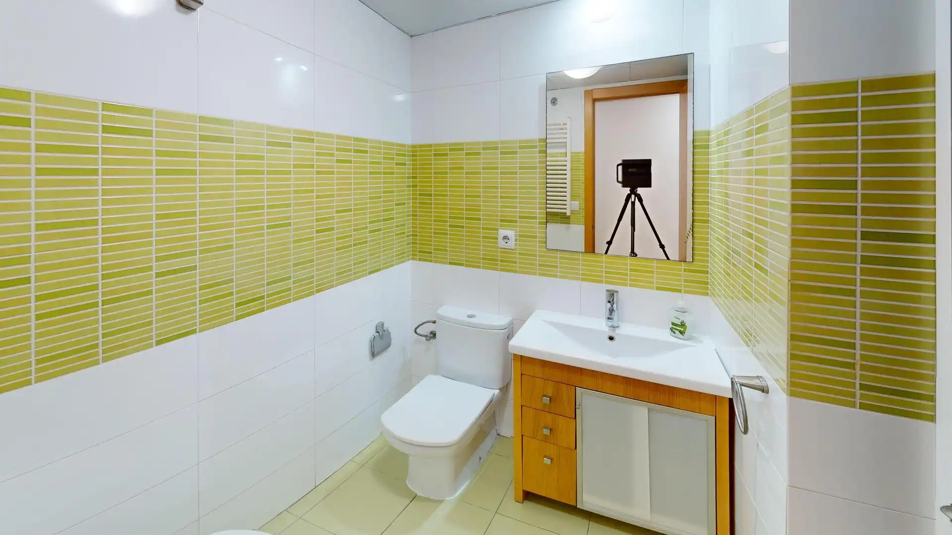 Badezimmer von Wohnung zum Verkauf in Valencia mit Klimaanlage, Parkett und Gemeinschaftspool