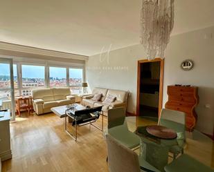 Living room of Flat to rent in  Barcelona Capital  with Air Conditioner, Heating and Parquet flooring