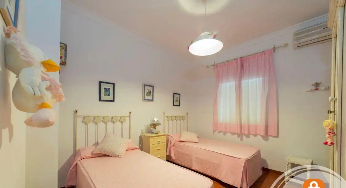 Chalet con piscina en venta en La Carlota, imagen 4