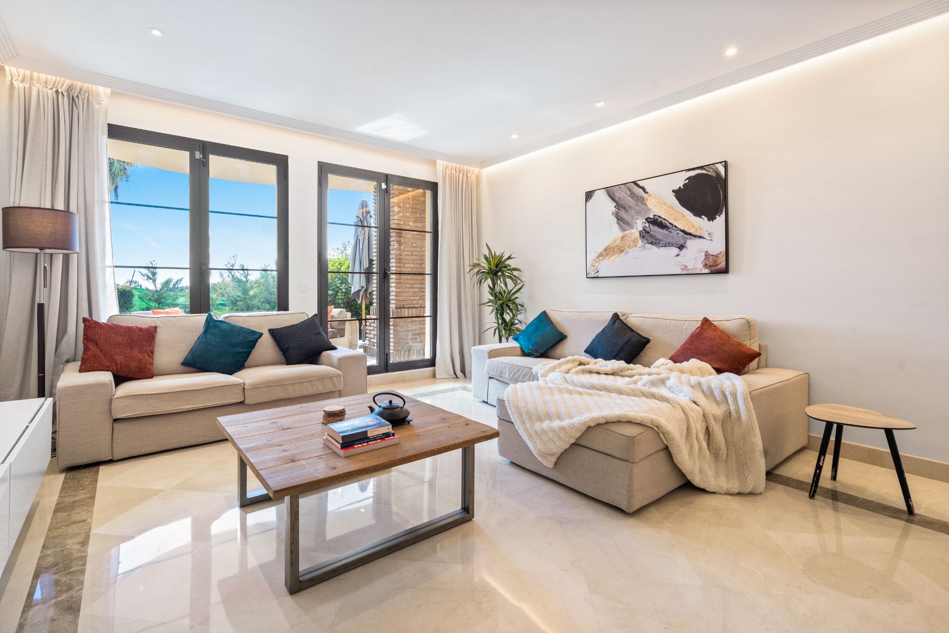 Sala d'estar de Planta baixa de lloguer en Benahavís amb Aire condicionat, Calefacció i Jardí privat