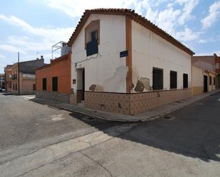 Vista exterior de Casa adosada en venda en Villacañas amb Terrassa