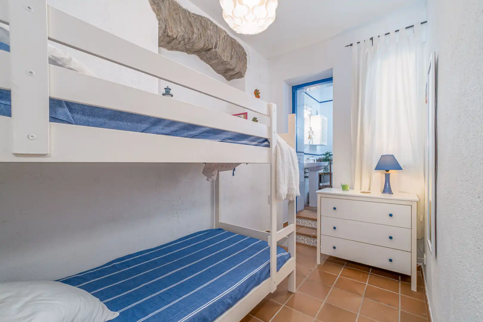 Schlafzimmer von Einfamilien-Reihenhaus zum Verkauf in Cadaqués mit Möbliert, Ofen und Waschmaschine