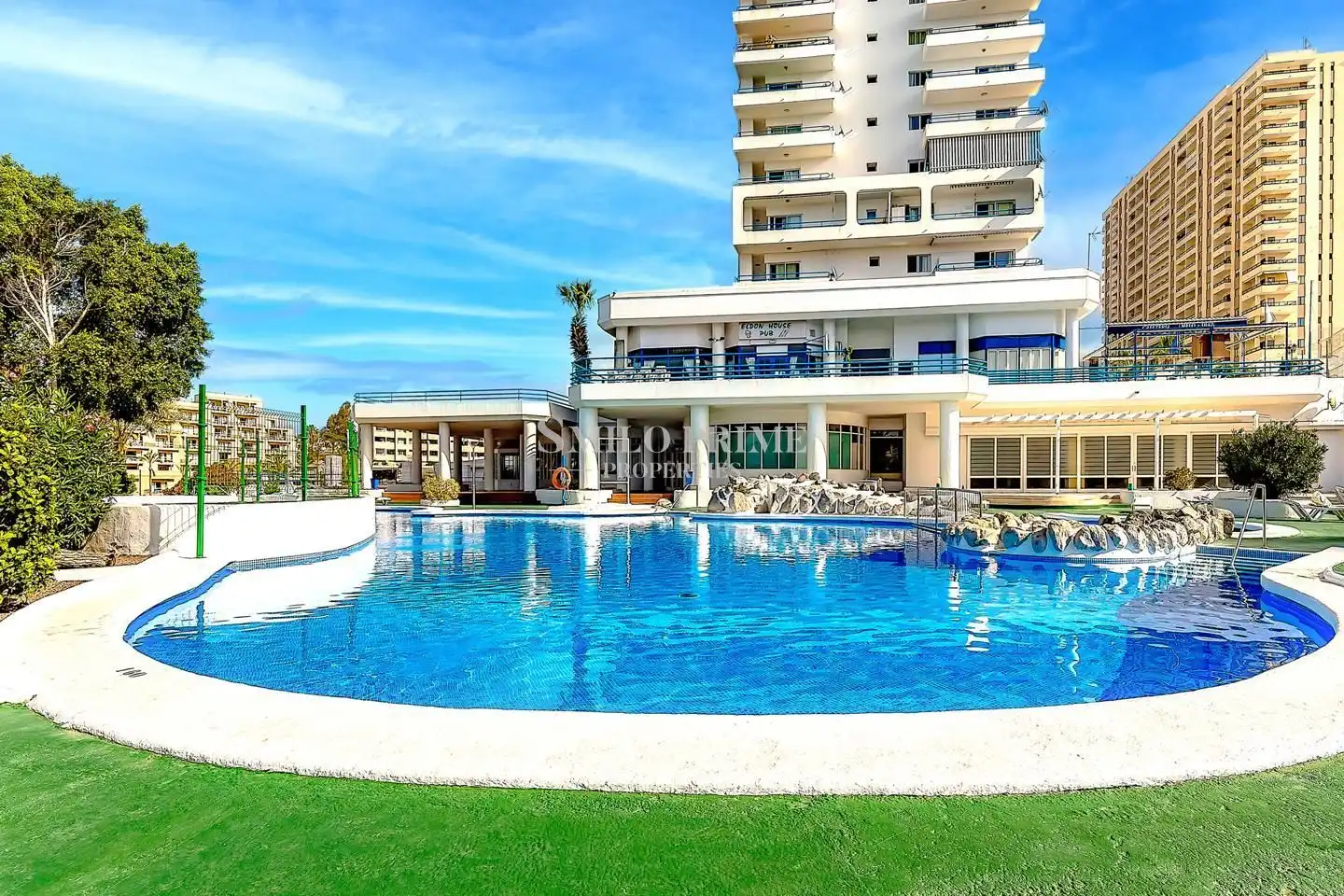 Piscina de Estudio en venta en Adeje con Terraza, Amueblado y Piscina comunitaria