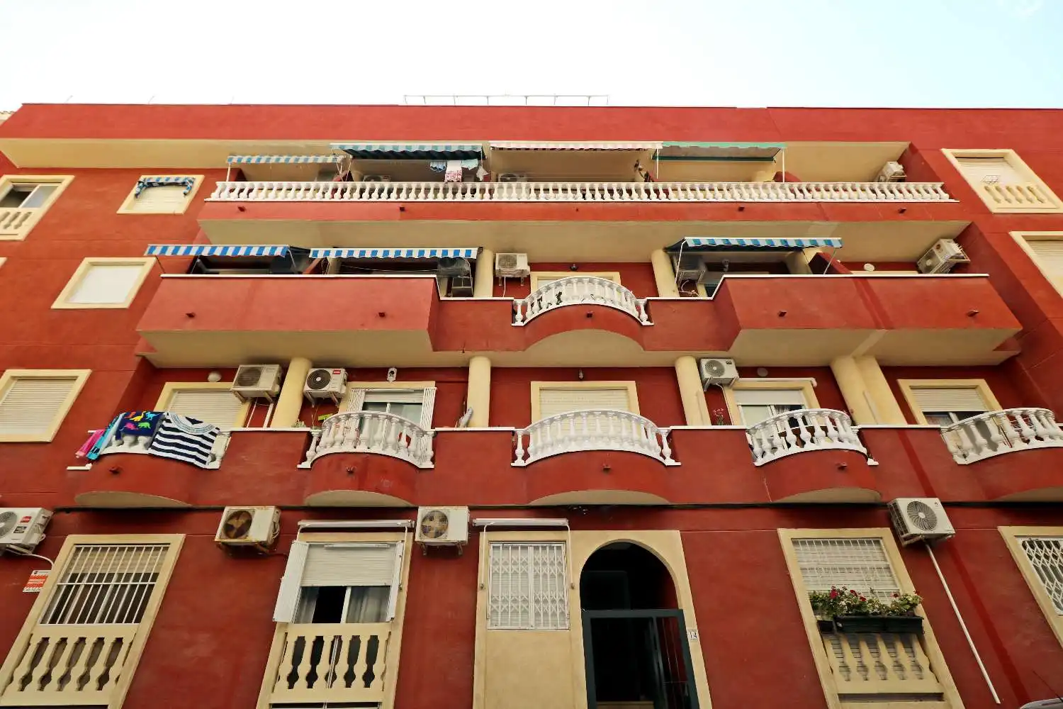 Außenansicht von Wohnung zum Verkauf in Torrevieja mit Terrasse