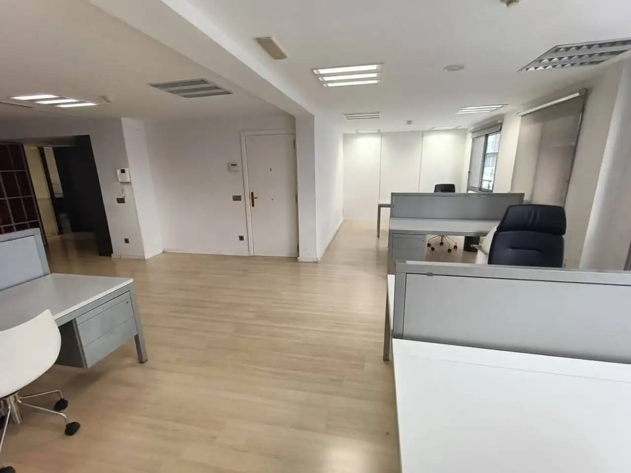 Office for rent in Girona  with Air Conditioner and Heating