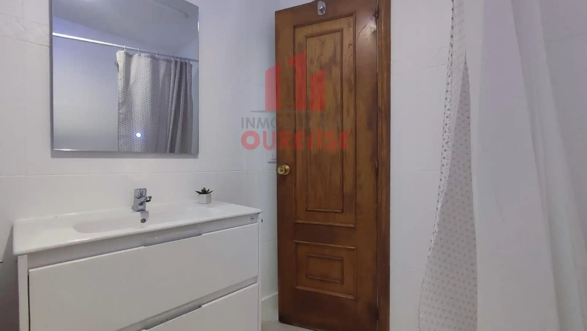 Bany de Casa o xalet de lloguer en Toén amb Moblat i Balcó