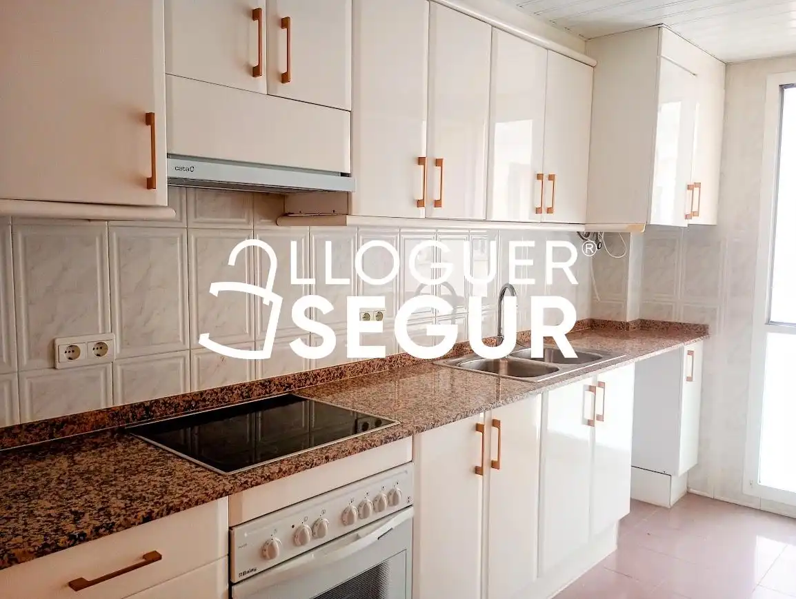 Flat for rent in Carlas Martí y Vilá, Centre
