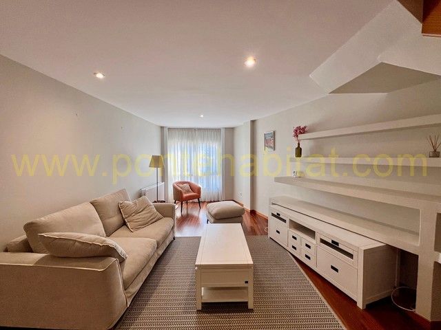 Sala de estar de Dúplex de alquiler en Pontevedra Capital  con Calefacción, Trastero y Amueblado