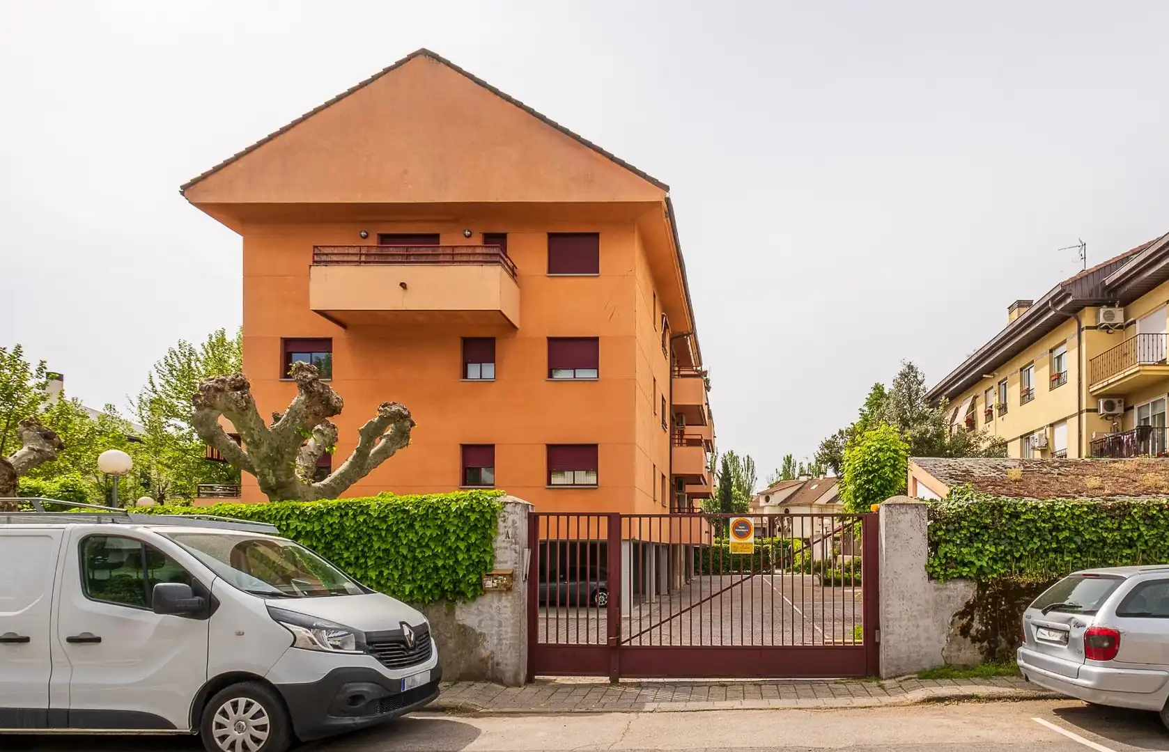Exterior view of Duplexes for sale in El Escorial  with Heating, Private garden and Parquet flooring