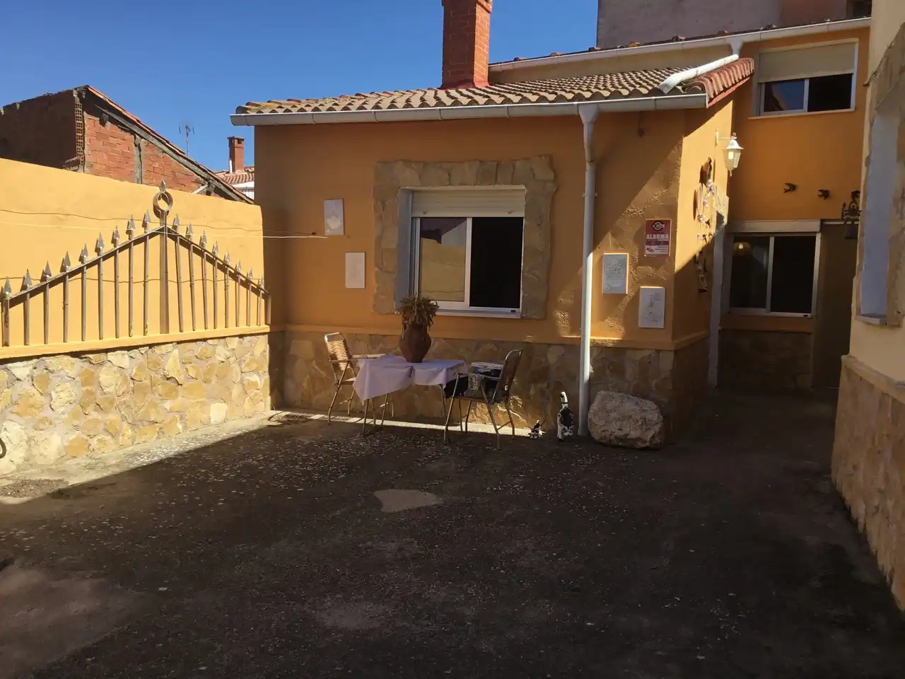Casa adosada en venda en Villamayor de los Montes amb Calefacció, Parquet i Moblat