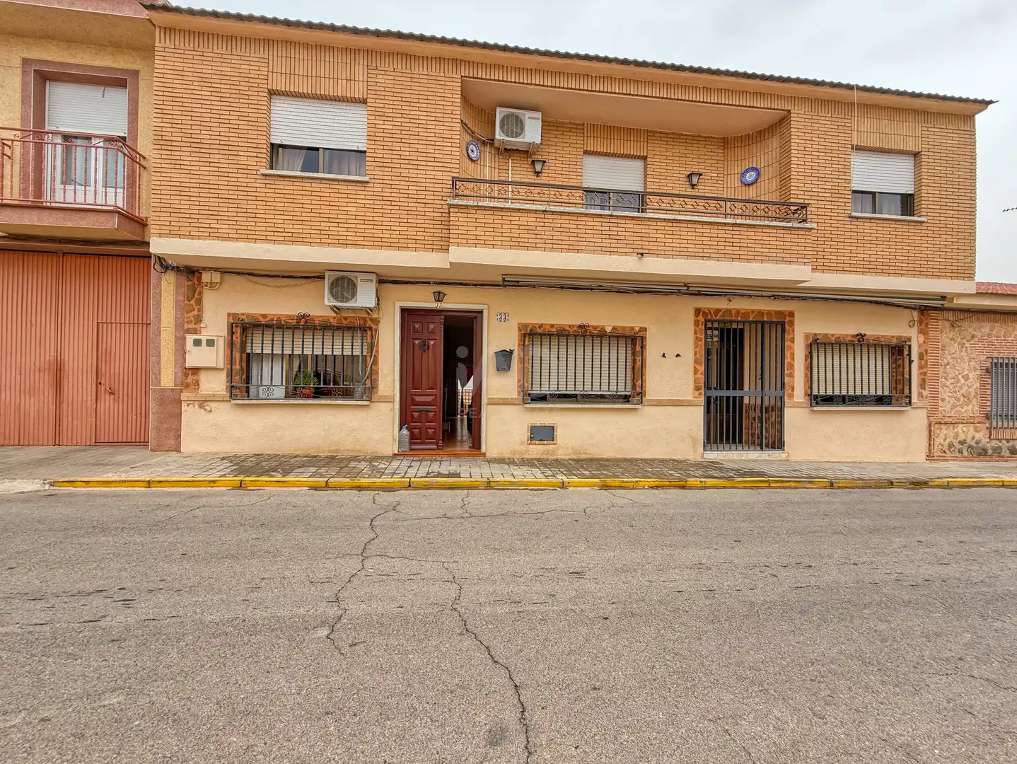 Vista exterior de Casa o xalet en venda en Carrión de Calatrava amb Aire condicionat, Calefacció i Terrassa