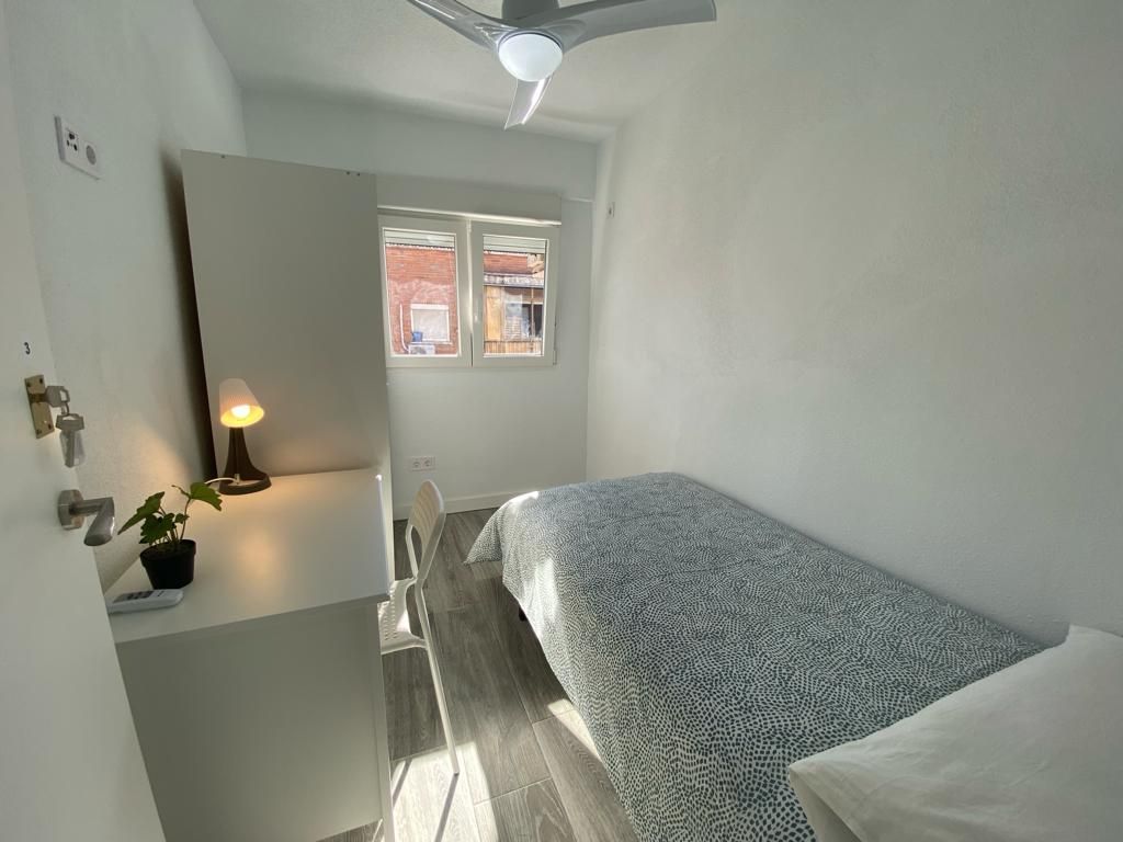 Flat to share in Calle Encarnación Oviol, 43, Los Rosales