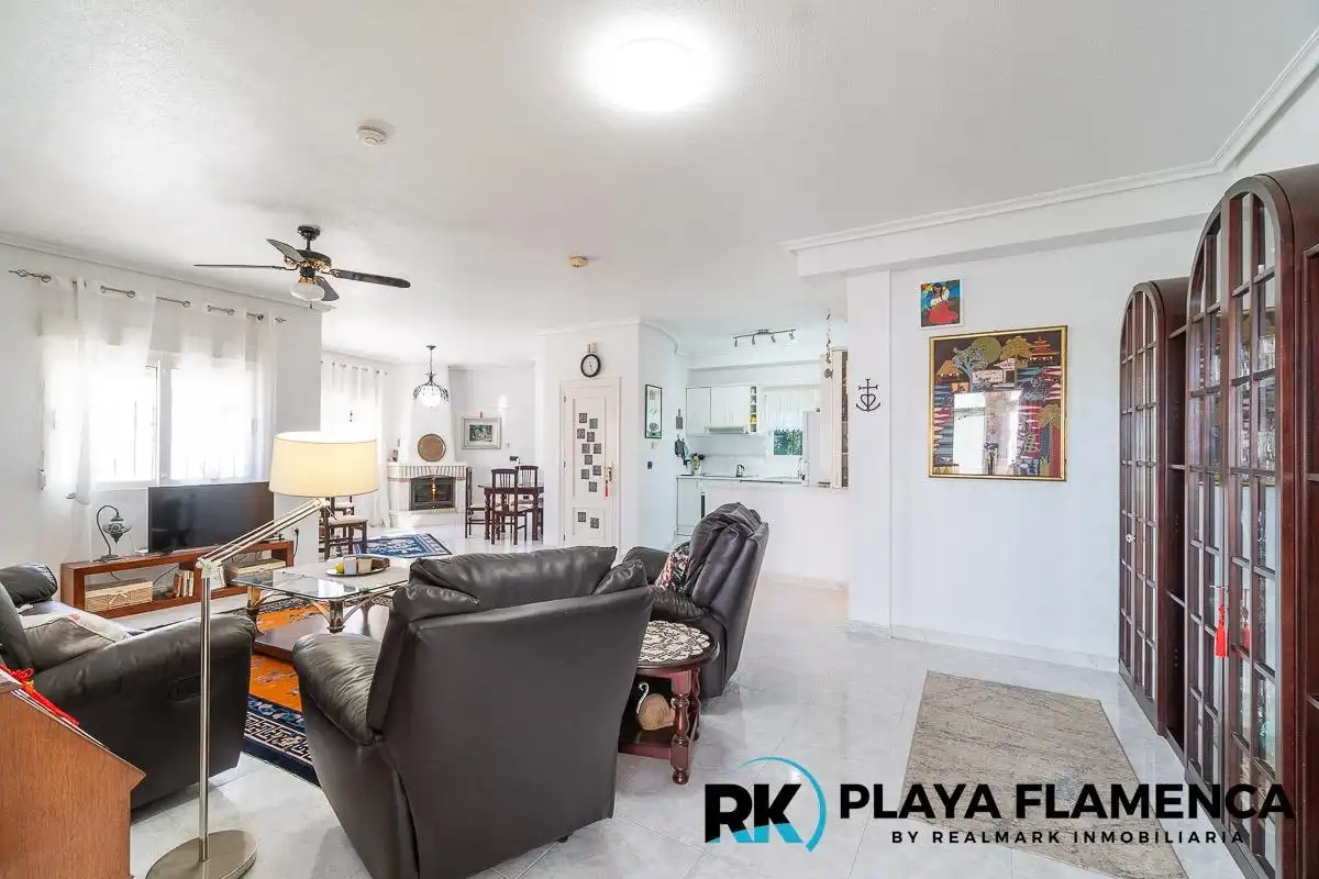 Sala d'estar de Casa o xalet en venda en Orihuela amb Aire condicionat, Jardí privat i Terrassa