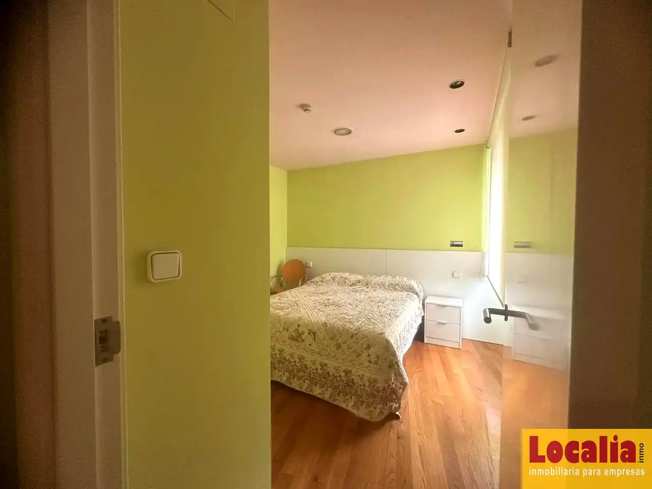 Schlafzimmer von Büro zur Miete in Torrelavega 