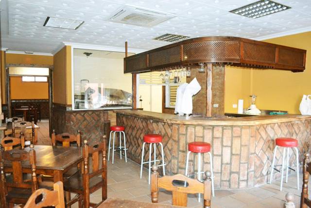 Local comercial en Alquiler en Calle Salvador Cabrera Pescador, 2 en La Granja - La Colina - Los Pastores