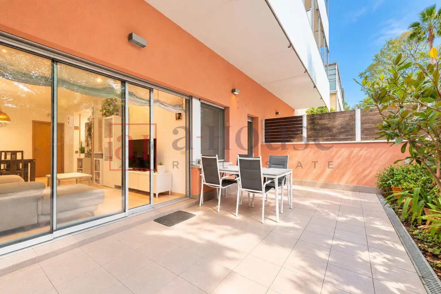 Piano terra con piscina in vendita a Carrer Carrer de Gernika