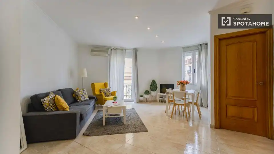 Vista exterior de Apartamento para compartir en Valencia con Aire acondicionado, Calefacción y Terraza