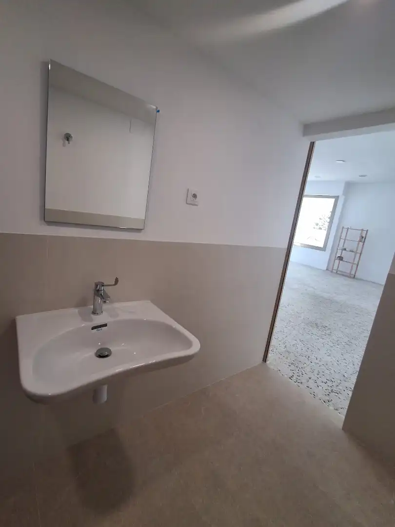 Bany de Local de lloguer en Sitges amb Aire condicionat i Alarma