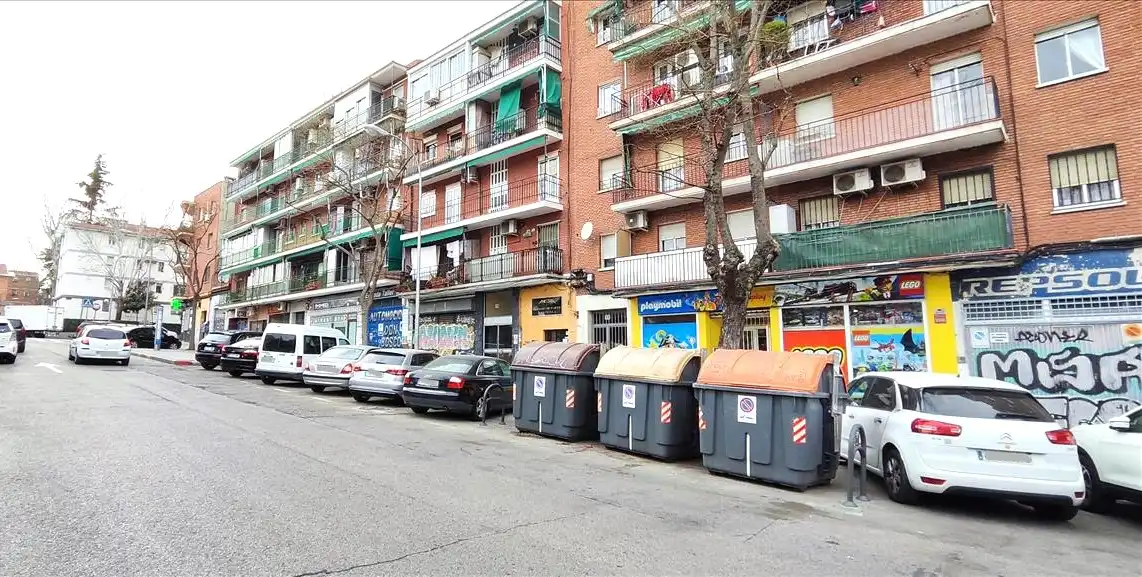 Vista exterior de Local en venta en  Madrid Capital