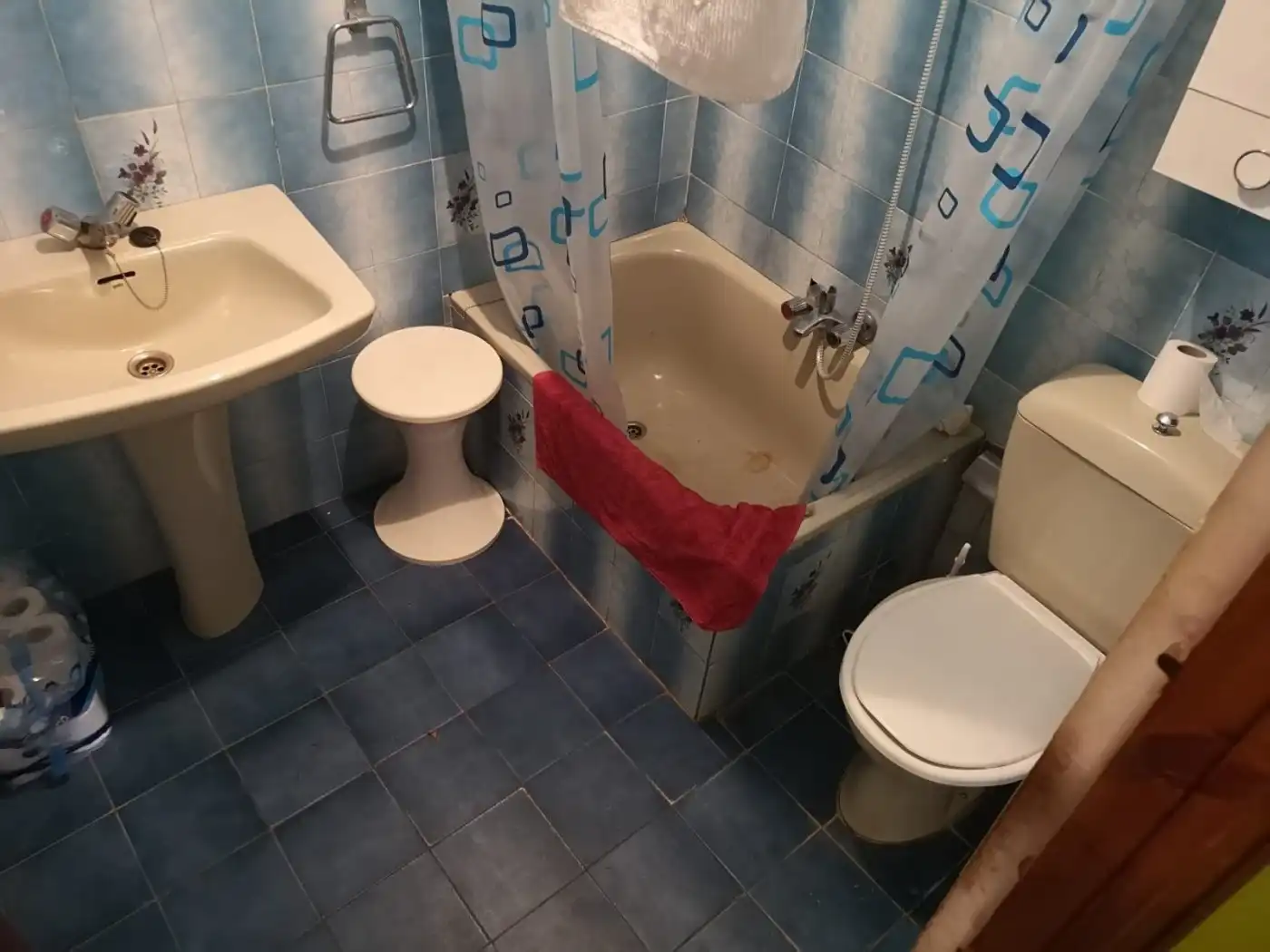 Badezimmer von Erdgeschoss zum Verkauf in Sequeros mit Heizung, Abstellraum und Möbliert