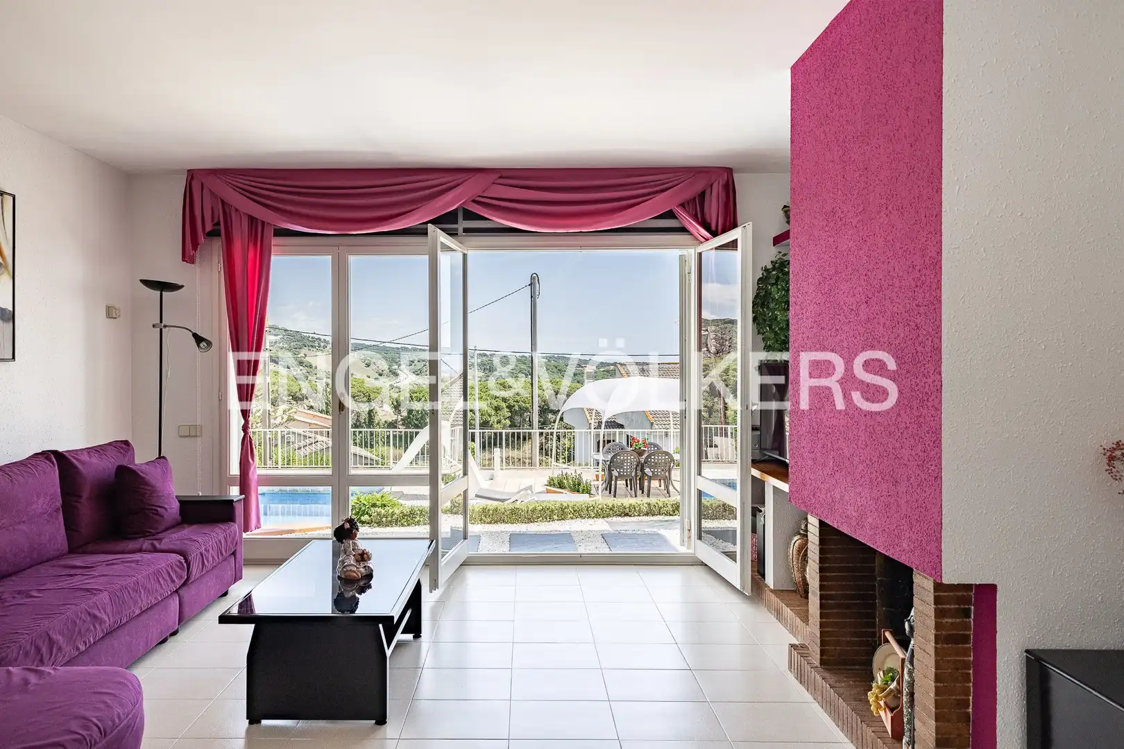 Sala d'estar de Casa adosada en venda en Sant Pol de Mar amb Calefacció, Jardí privat i Traster