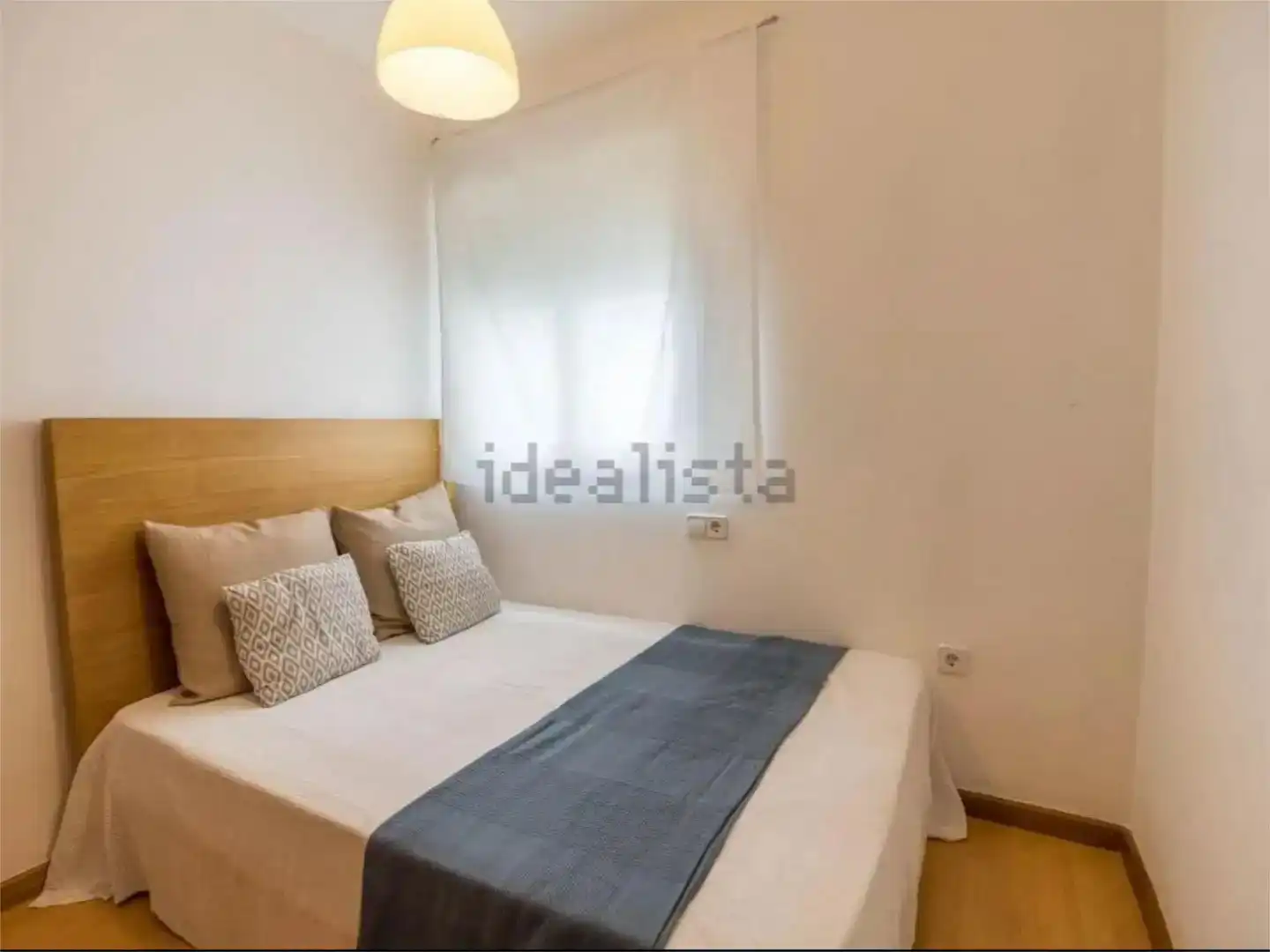 Schlafzimmer von Dachboden zum Verkauf in Fuengirola mit Klimaanlage und Balkon